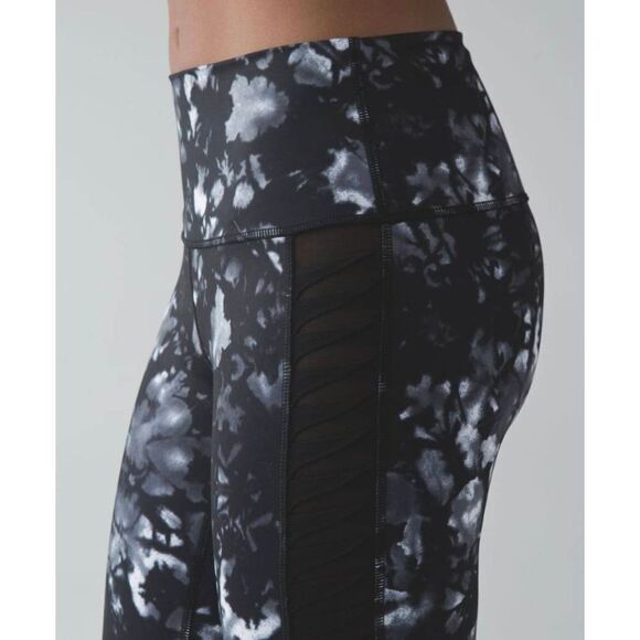 LULULEMON ATHLETICA Sunshine Salutation Crop (Full On Luxtreme) Size 6 - Picture 1 of 10